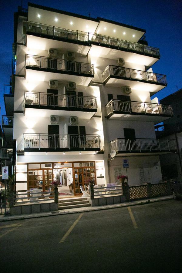 Hotel La Riva Giardini-Naxos Exterior foto