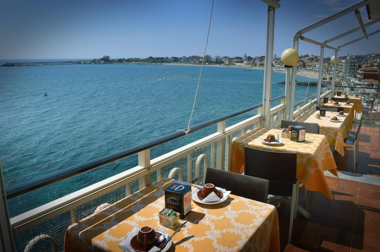 Hotel La Riva Giardini-Naxos Exterior foto