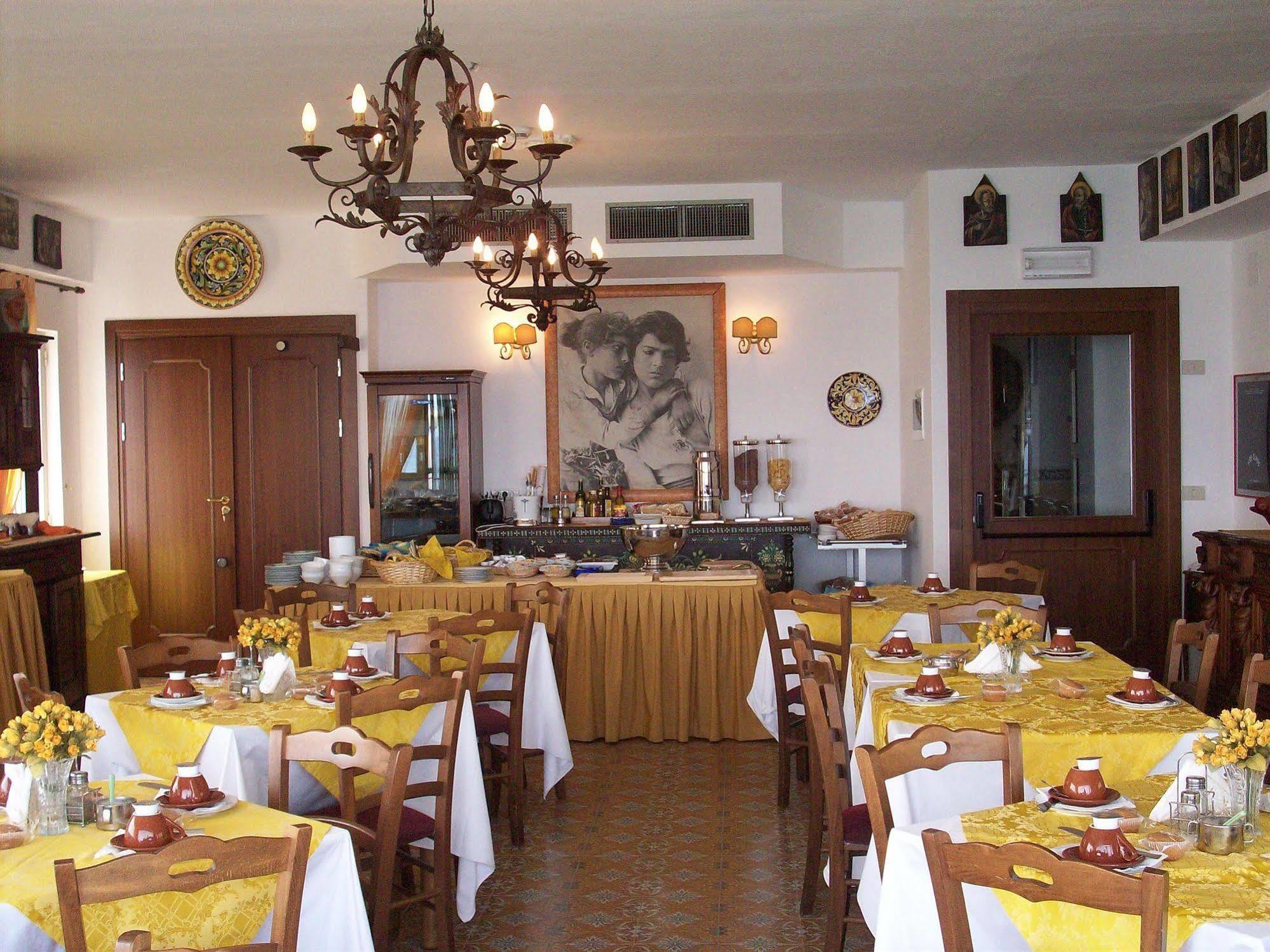 Hotel La Riva Giardini-Naxos Exterior foto